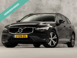 Volvo V60 2.0 B3 Momentum Sport Automaat (APPLE CARPLAY, GROOT NAVI, LEDER, STUUR/STOELVERWARMING, SPORTSTOELEN, GETINT GLAS, CAMERA, NIEUWE APK, NIEUWSTAAT)