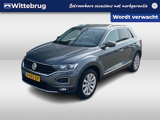 Volkswagen T-Roc 1.5 TSI Sport / Digitaal dashboard / Navigatie / App connect / Camera / Parkeersensoren V+A