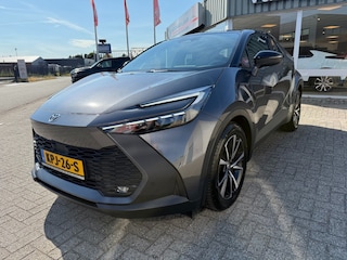 Toyota C-HR 1.8 Hybrid 140 Dynamic Bi-tone Rijklaar met Garantie