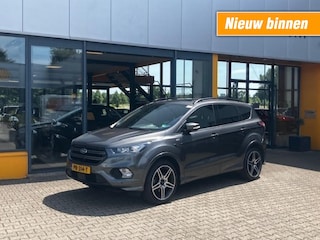 Ford Kuga 1.5 Ecoboost ST Line 150 pk - Navi - camera - pan dak - trekgew 2.000 kg!