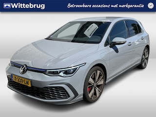 Volkswagen Golf 1.4 eHybrid GTE / AUTOMAAT/ ACC/ APP-CONNECT/ PARK.SENSOR.V+A/ CAMERA/ STUUR+STOELVERWARM./ KEYLESS/ DIGITAL DASH/ RIJ-MODI/ NAVI/ DAB/ CLIMA/ LED/ 18'' LMV