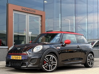 Mini Mini/Clubman/Cabrio 3-Deurs 2.0 S 232PK | ACC | Pano | Head-Up | Harman / Kardon | JCW Pro | Stoelverwarming |