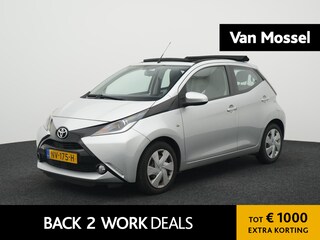 Toyota Aygo 1.0 VVT-i x-wave SCHUIFDAK | ACHTERUITRIJCAMERA | NAVIGATIE | APPLE CARPLAY | TREKHAAK | CRUISE | AIRCO | BLUETOOTH |12 MAANDEN BOVAG GARANTIE |