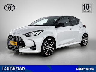 Toyota Yaris 1.5 Hybrid 130 GR SPORT + | BTW voertuig | JBL | Head-Up Display | Dodehoek detectie | Parkeersensoren voor+achter | Stoel+Stuurverwarming | Draadloze telefoonlader | Apple CarPlay/Android Auto | Cruise Control Adapti