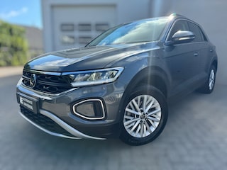 Volkswagen T-Roc 1.0 TSI Life LED / NAVIGATIE / DIGITAL COCKPIT / PARK ASSIST / STOELVERWARMING / 4-SEIZOENENBANDEN