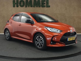Toyota Yaris 1.5 Hybrid First Edition - APPLE CARPLAY/ANDROID AUTO - ADAPTIEVE CRUISE CONTROL - NAVIGATIESYSTEEM FULL MAP - ACHTERUITRIJCAMERA - KEYLESS ENTRY - KEYLESS START - PARKEERSENSOREN VOOR & ACHTER - AUTOMATISCHE AIRCO - 16" LICHTMETALEN VELGEN - STOEL & STUUR VERWARMING