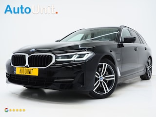 BMW 5-serie Touring 530e | Leder | Trekhaak | Keyless | Camera | Sfeerlicht | Dodehoek | Cruise | Carplay