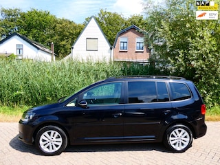 Volkswagen Touran 1.2 TSI 105pk 7-Persoons Clima Navi Trekhaak 1300kg.
