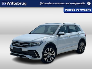 Volkswagen Tiguan 1.4 TSI eHybrid 245PK R-Line Business+ / Panoramadak / Zwenkbare Trekhaak / IQ LED / Memory Seat / Elektrische Achterklep / Stuur + Stoelverwarming V+A
