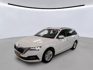 Skoda Octavia Combi 1.5 e-TSI Business Edition Trekhaak | Cruise | LED | Privacyglas | LMV 16"| NL auto | 1e eig.