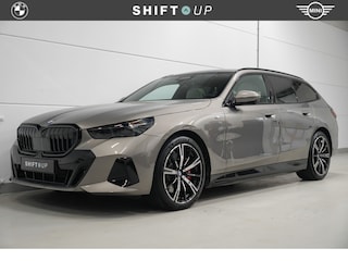 BMW 5-serie Touring 550e xDrive Bowers Wilkins | Panoramadak | Stoelventilatie | Alcantara Hemel
