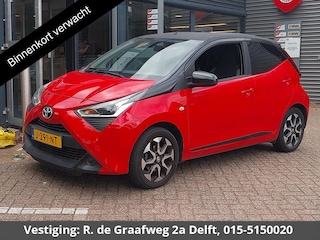 Toyota Aygo 1.0 VVT-i X-Cite Bi-Tone Automaat | Apple Carplay & AndroidAUTO | Lichtmetalen velgen | Camera | Privacy Glass |