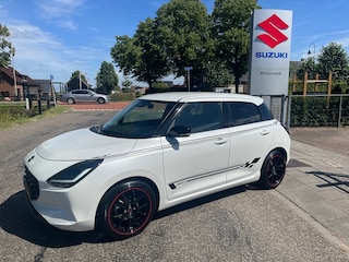 Suzuki Swift 1.2 Style Smart Hybrid AUTOMAAT // Trekhaak // Full option 1e eigenaar dealer onderhouden Swift // Rijklaarprijs!