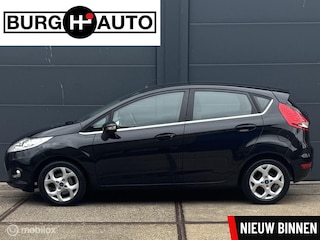Ford Fiesta 1.6 Titanium 5 deurs - 2E EIGENAAR - ECC - CRUISE CONTROLE - LMV - PDC - EL. INKLAPBARE SPIEGELS - BLUETOOTH - NAP - NL AUTO - APK TM 20-04-2027 -