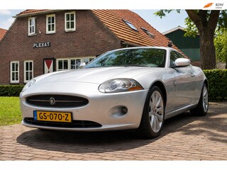 Jaguar XK 4.2 V8 Coupé Aut. | Lederen Dashboard | Alcantara Hemel | PDC | Stoelverwarming | Historie | Youngtimer | Xenon |