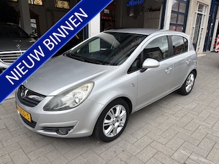 Opel Corsa 1.2-16V '111' Edition AUTOMAAT/AIRCO/CRUISE/NW APK 08-2027