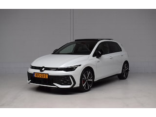 Volkswagen Golf 1.5 eHybrid GTE PANORAMADAK / HEAD-UP / 360CAMERA / LEER / TREKHAAK / SFEERVERLICHTING