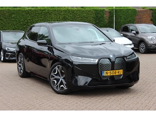 BMW iX xDrive40 High Exe. M Sport 77 kWh / SoH 97,1% / 360Camera / Head-up / Keyless / Softclose / 20'' / ACC / Laser LED / Navigatie / Stoelverwarming+Stuurverwarming / Stoelventilaite