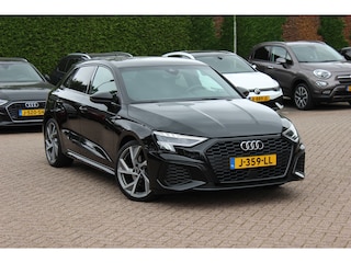 Audi A3 Sportback 35 TFSI S edition / RS Seats / CarPlay / Navigatie / 19'' / Parkeerhulp achter / Stoelverwarming / DAB / ACC