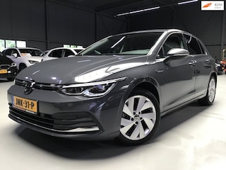 Volkswagen Golf 1.5 eTSI R-Line I Massage I Dode Hoek I Carplay I Clima I Cruise I Led I ACC I Ambiance verl. I Keyless I Dealer.