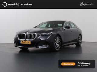 BMW i5 eDrive40 84 kWh | M-Pakket | SOH 97% | Harman/Kardon | Comfortstoelen + Memory | Curved Display | 360 Camera | Apple CarPlay/ Android Auto | Trekhaak |