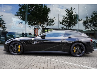 Ferrari GTC4 T 3.9 V8 / Atelier Car / Passenger Display