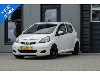 Toyota Aygo 1.0-12V Xcite White | Leder/stof Bekleding | Airco | LM Velgen |
