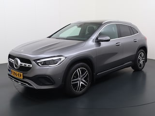 Mercedes-Benz GLA 200 Luxury // Panorama dak // Distronic // Memory Stoelen // MultiBeam LED // Rijassistentie pakket // Sfeerverlichting // Camera