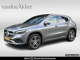 Mercedes-Benz GLA 200 Luxury // Panorama dak // Distronic // Memory Stoelen // MultiBeam LED // Rijassistentie pakket // Sfeerverlichting // Camera