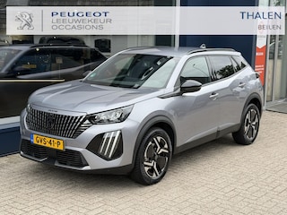 Peugeot 2008 1.2 Hybrid 145 Allure | Trekhaak 1100 KG | Navigatie | All Season Banden | 360 Graden Camera | Stoelverwarming | Parkeersensoren V+A | Cruise Control | Hoge Zitpositie | Hybride Elektrisch rijden | Climate Control | LED Verlichting | 17" Lichtmetalen Velgen |
