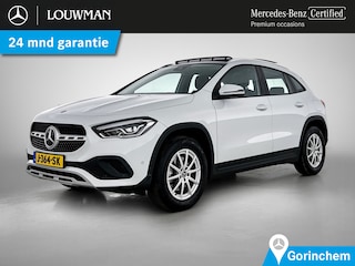 Mercedes-Benz GLA 200 Business Solution Panorama Schuif-Kanteldak | Parkeerpakket met achteruitrijcamera | Ledkoplampen. Inclusief 24 maanden MB Certified garantie voor Europa.
