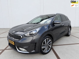 Kia Niro 1.6 GDi ExecutiveLine clima - schuifdak - carplay - trekhaak - NAP - LED - half leder
