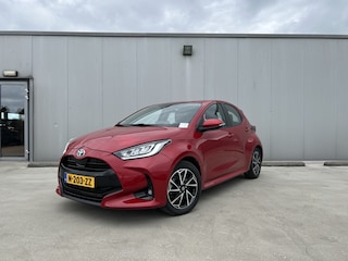 Toyota Yaris 1.5 Hybrid Dynamic Automaat | LED | Achteruitrijcamera | Cruise control adaptief | Regensensor | Trekhaak |