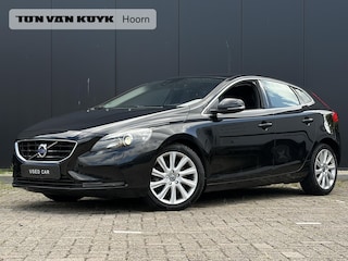 Volvo V40 1.5 T3 Momentum Stoelverwarming / Trekhaak / BT-Audio / 17" / Automaat / Parkeer sensoren / 152PK