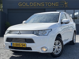 Mitsubishi Outlander 2.0 PHEV Business Edition SOH 73%,Trekhaak,Navi,Camera,Keyless,Halfleder,Clima,Cruise,Lm velgen,N.A.P,Apk tot 04-2027