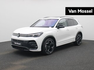Volkswagen Tiguan 1.5 eHybrid R-Line Edition 272 PK | R-Line | Automaat | Navigatie | Panoramadak | Harman Kardon | Inklapbare trekhaak | Head-up display | 360 Camera | Stoelmassage | Stoelventilatie voor | Stoelverwarming voor + achter | Stuurverwarming | HD Matrix |