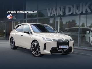 BMW iX xDrive M70 Pano Soft-Close Bowers & Wilkins Innovatiespakket Warmtecomfortpakket 22''LM Velgen