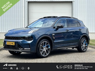 Lynk & Co 01 1.5 / Schuif-kantel Dak / Trekhaak / Stoelverwarming / Cruise Control / Climate Control / 360 graden camera / Sensoren Voor en Achter / Apple Carplay & Android Auto /