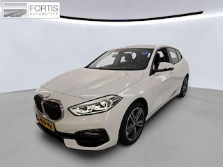 BMW 118i Business Edition NL-AUTO | NAVI | STUUR EN STOEL VERWARMING