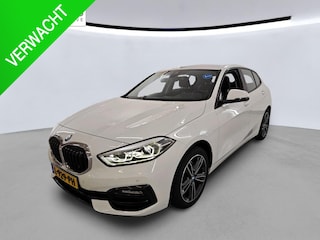 BMW 118i Business Edition NL-AUTO | NAVI | STUUR EN STOEL VERWARMING