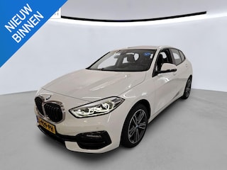 BMW 118i Business Edition NL-AUTO | NAVI | STUUR EN STOEL VERWARMING