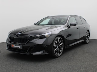 BMW 5-serie Touring 530e xDrive 299PK Aut. M-Sport Pro, Panoramadak, Head-Up Display, Stoelverwarming & ventilatie, Bowers & Wilkins Audio, Elektr. Achterklep, Trekhaak, 21" LM Velgen