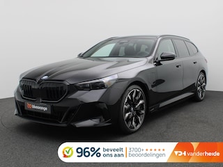 BMW 5-serie Touring 530e xDrive 299PK Aut. M-Sport Pro, Panoramadak, Head-Up Display, Stoelverwarming & ventilatie, Bowers & Wilkins Audio, Elektr. Achterklep, Trekhaak, 21" LM Velgen