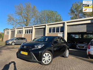 Toyota Aygo 1.0 VVT-i MT Play Airco/ Cruise control/ Camera/ NAP!