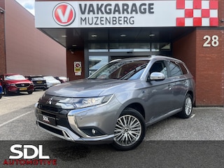 Mitsubishi Outlander 2.4 PHEV 4WD Pure+ 240PK!! // AFN. TREKHAAK // KEYLESS // CAMERA+SENSOREN // CLIMA // STOELVERWARMING // APPLE-ANDROID AUTO //