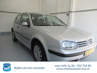 Volkswagen Golf 1.6-16V Trendline Airco*SB*cruise control. Zeer nette VW golf / 2 e eigenaar.