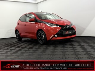 Toyota Aygo 1.0 VVT-i x-play Camera, Airco, Lichtmetalen velgen, Automaat, Mistlamp