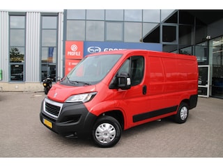 Peugeot Boxer 330 2.2 BlueHDi 120pk L1H1 Premium Airco Navi Camera Trekhaak BPM-vrij 1e eigenaar dealer onderhouden