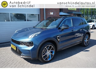 Lynk & Co 01 1.5 261PK! OKT 2023 MY23 ORIGINEEL NL DEALER ONDERHOUDEN ZWARTE HEMEL 360CAMERA ROLHOES PANORAMADAK 6,6KWH LADEN 20INCH ADAPTIEVE CRUISE ANDROID-APPLECARPLAY NAVI STOELVERWARMING CLIMA PDC LED ENZ...