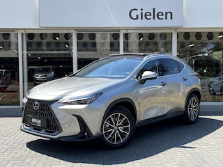 Lexus NX 450h+ AWD Luxury Line | Eerste eigenaar, Trekhaak, Panoramadak, Stoelventilatie, Geheugenfunctie, 360 Camera, 1500KG Trekgewicht